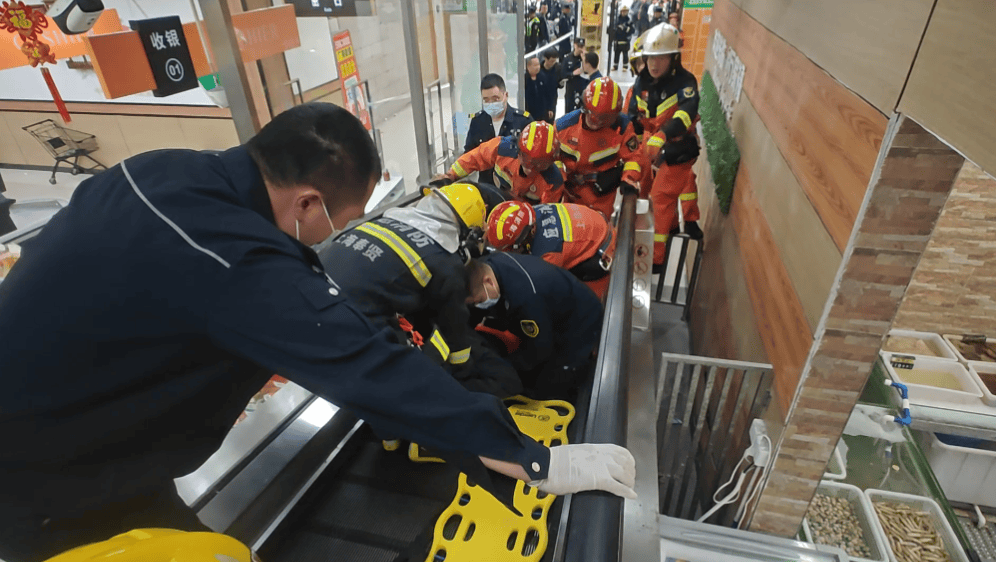 麻将胡了2试玩警惕！自动扶梯上存在容易“咬人”的危险区域